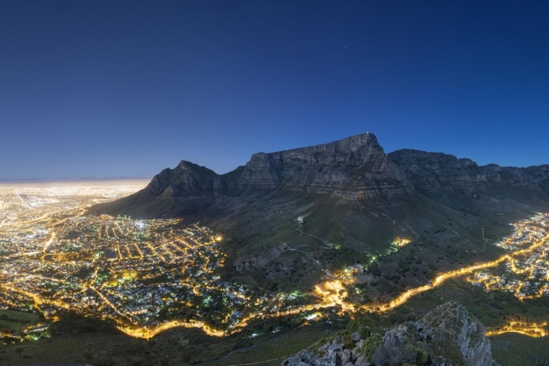 Night-Panoramic-of-Cape-Town-low-res- wesgro